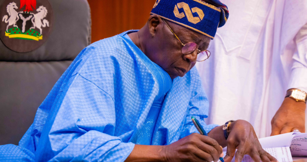Nigeria’s Economic Future in Jeopardy: Experts Predict a Turbulent 2025