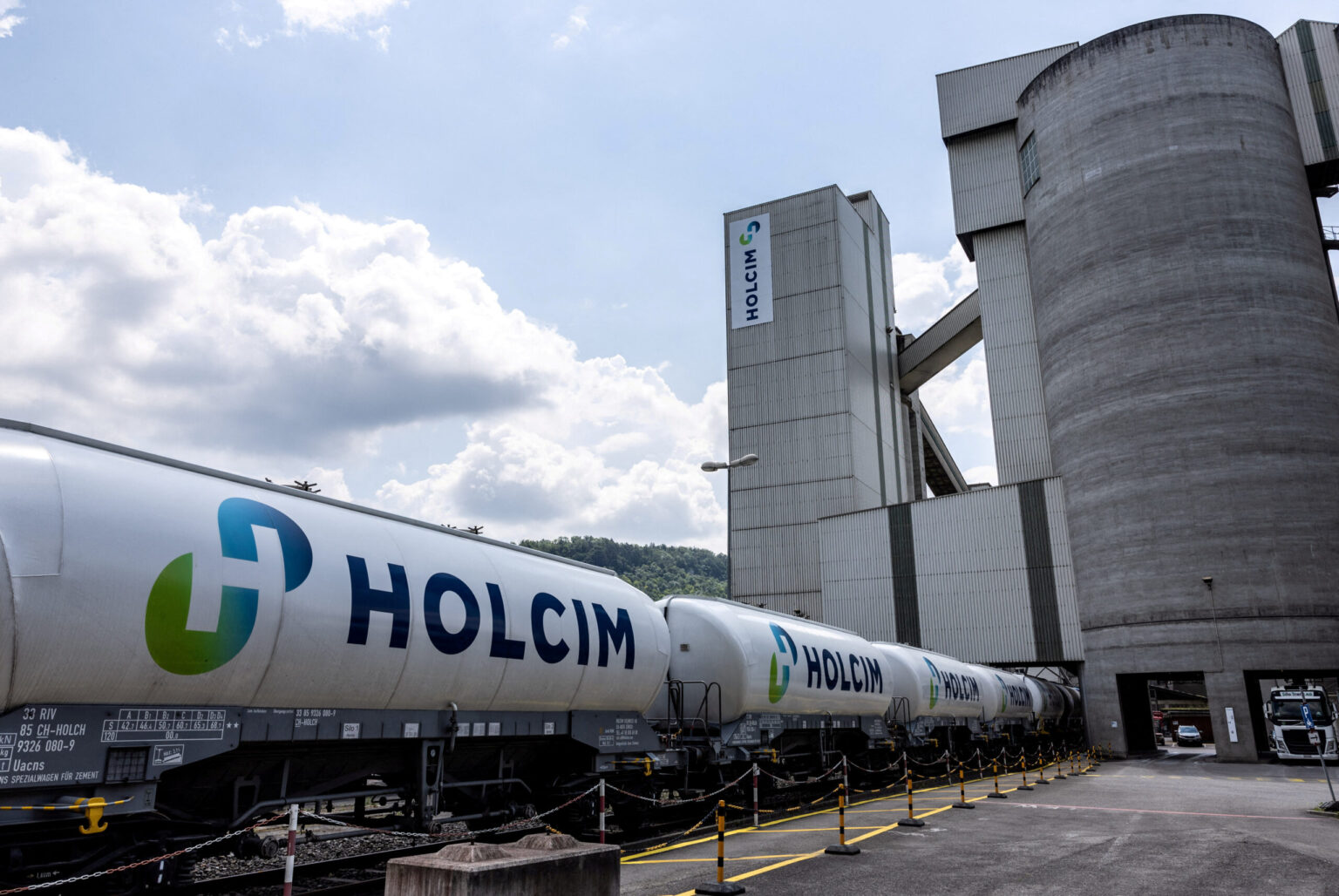 Lafarge Africa Ownership Shifts as Holcim Sells $1B Stake to Huaxin Cement