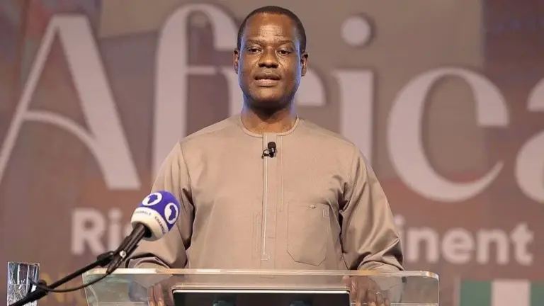 Finance Minister Proposes Special Commercial Tribunal and Cites Goal for $1 Trillion Capital Market